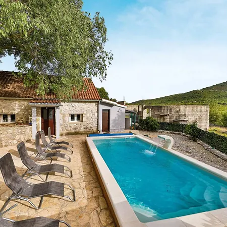 Countryside Idyllic With Pool Prgomet